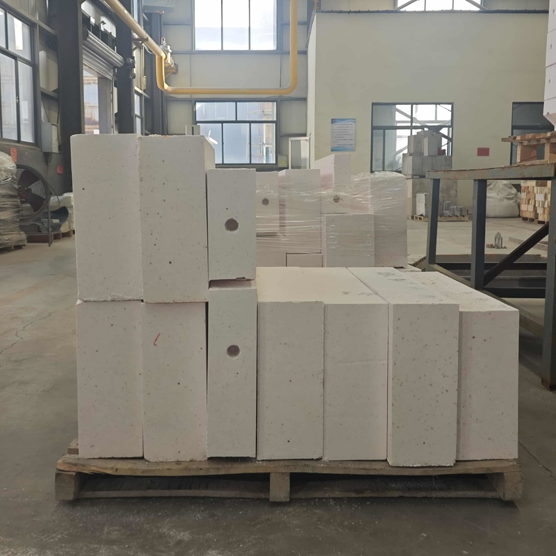 High Density Carbide Alloy Corundum Mullite Refractory Customized Ceramic Parts For Al2O3 Content 75%